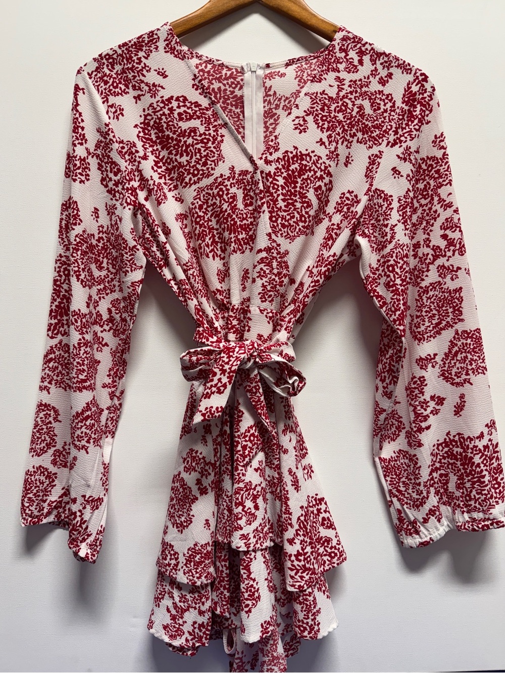 Women’s White and Red Floral Tie-Waist Short Jumper